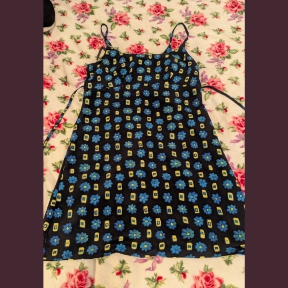 Dalmy's Vintage 90s / Y2k Floral Mini Dress